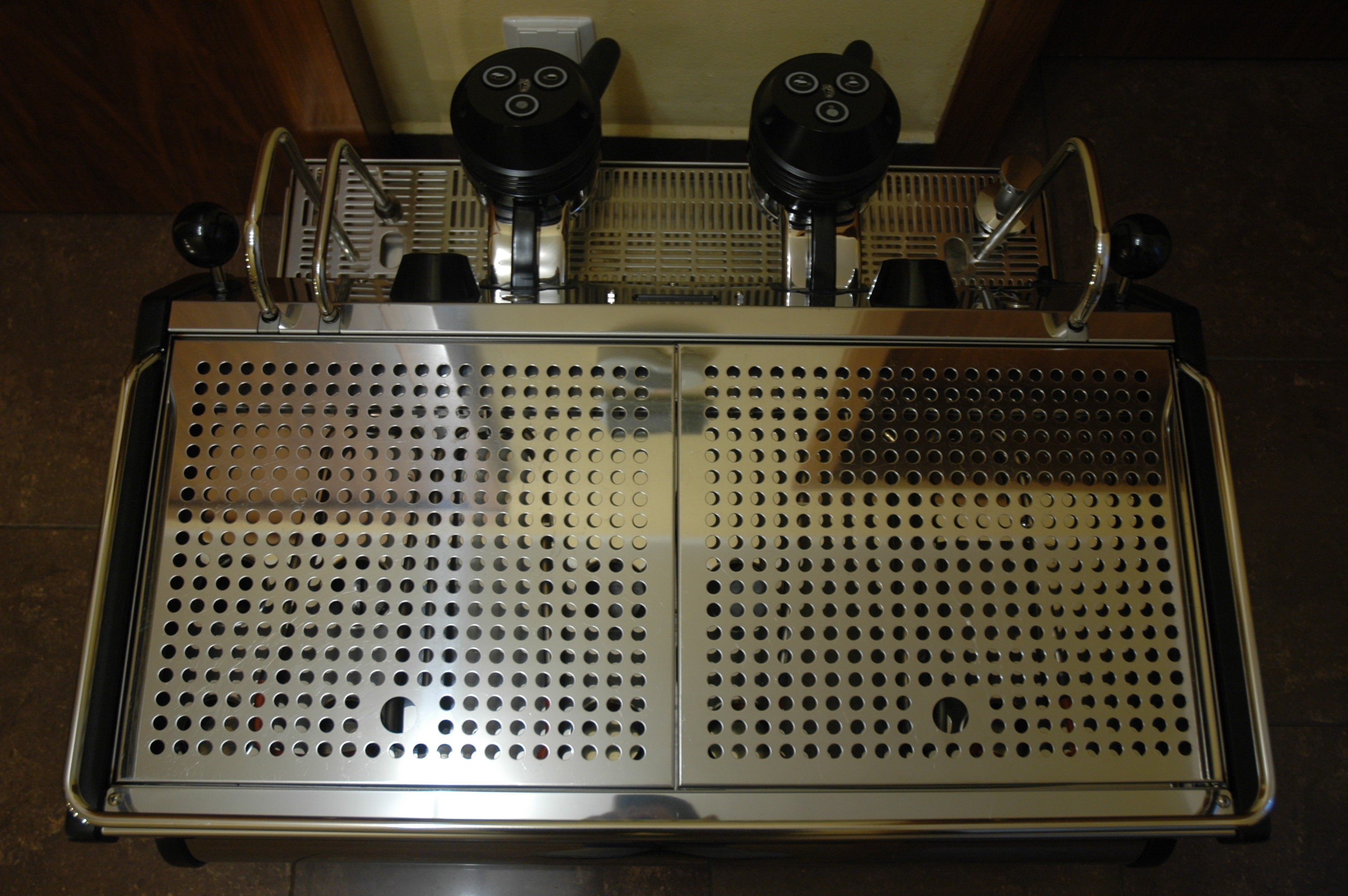 Profesionální kávovar La Marzocco STRADA AV 2g Anniversary 90 - předváděcí veletržní kus, jako nový!!!